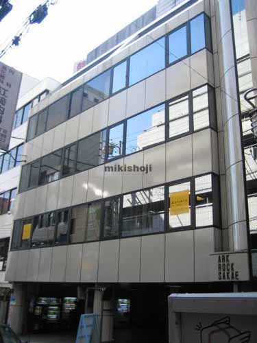 アークロック栄 外観