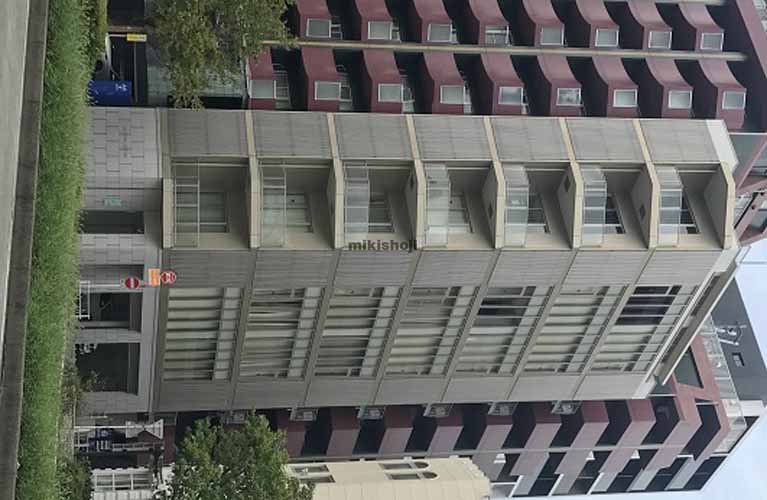 ＴＨＥ　ＣＥＮＴＲＡＬ　ＥＡＳＴ　２１２２ 外観