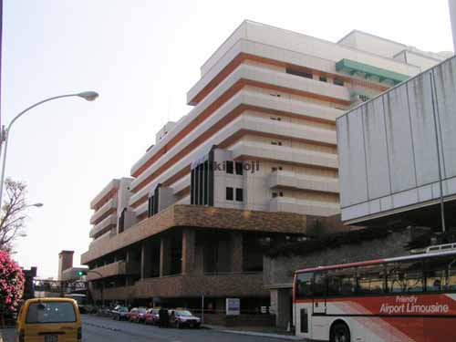 ワールドインポートマートビル 外観