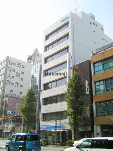 カールビル 外観