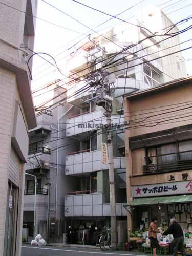 ロードスビル 外観