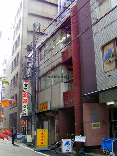 丸万７号館 外観