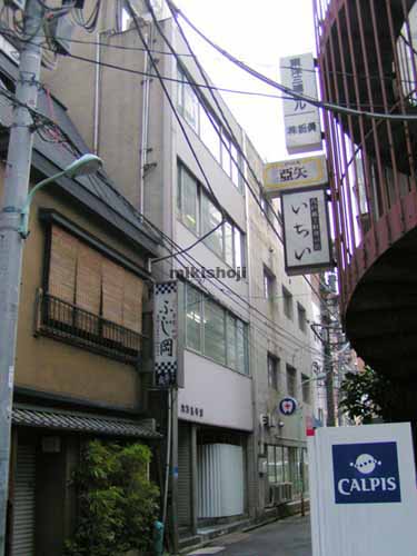 丸万５号館 外観