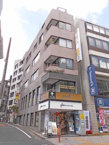 カランドリエビル 外観