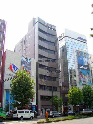 オプティクスビル 外観