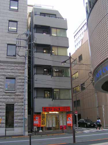 スリースタービル 外観