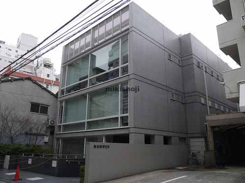 春日尚学ビル 外観