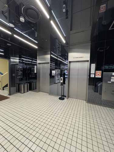 コンチネンタルビル エレベーターホール1