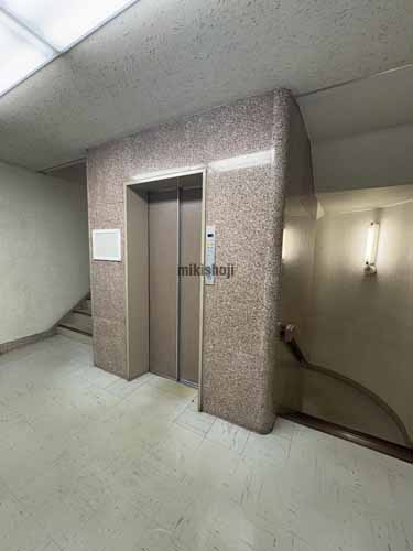愛生舘ビル エレベーターホール2