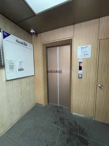 深山パーキングビル エレベーターホール1