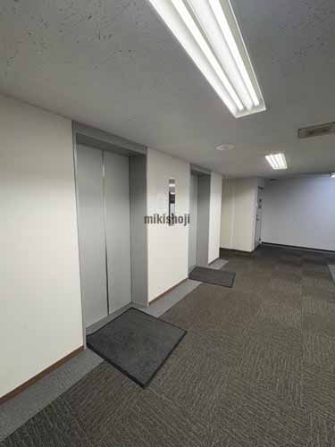 ６・１ビル エレベーターホール1