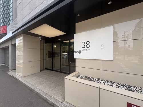 ３８山京ビル エントランス2