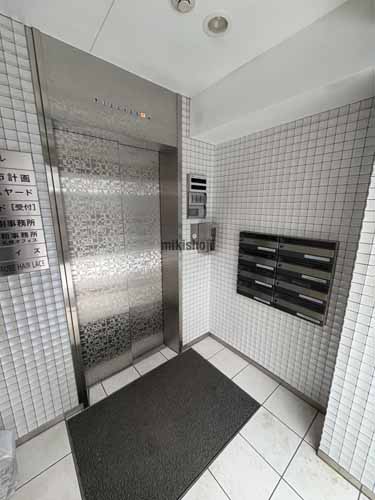 明和ビル エレベーターホール1