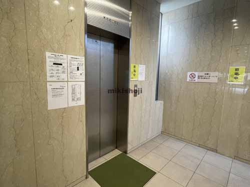 月寒中央ビル エレベーターホール1