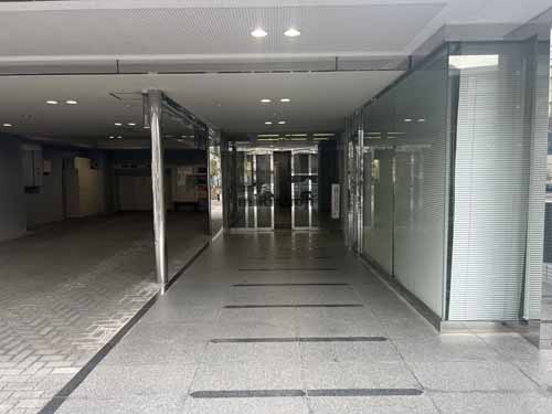 コア本町ビル エントランス1
