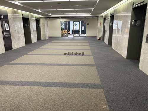 電力ビル エレベーターホール1