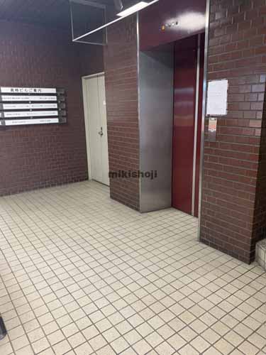 高時ビル エントランス1