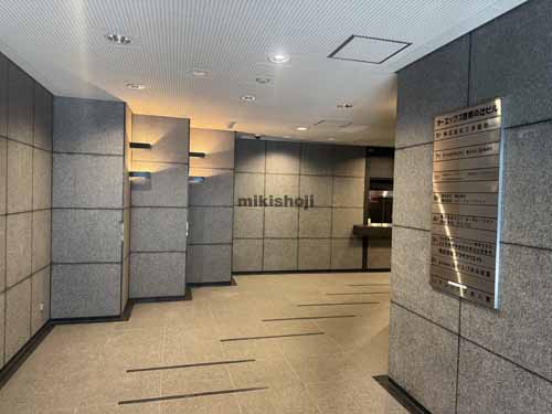 オー・エックス芭蕉の辻ビル エントランス1