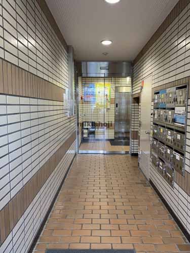 大内ビル エントランス1