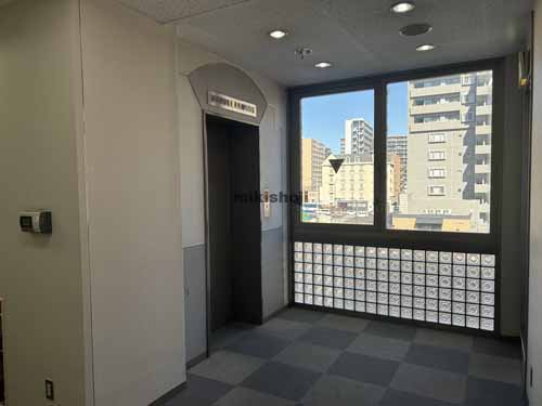 花本ビル エレベーターホール2