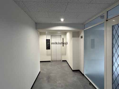 ウエスト花京院ビル エレベーターホール1