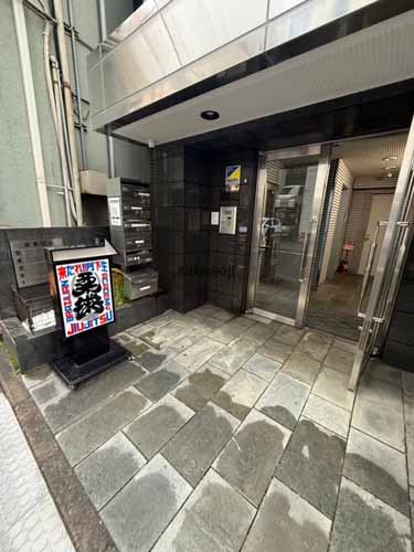 岩佐ビル エントランス1