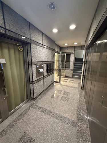 ＫＭビル エントランス2