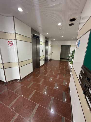 横浜エム・エスビル エレベーターホール1