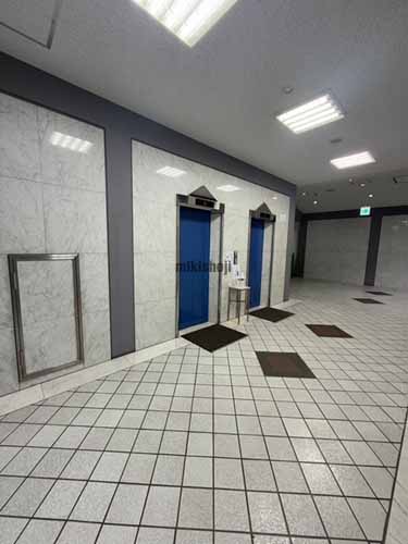 玉半ビル エレベーターホール1