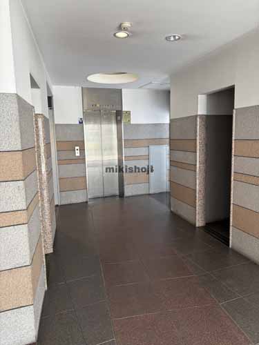 京浜興産コヤマビル エレベーターホール1