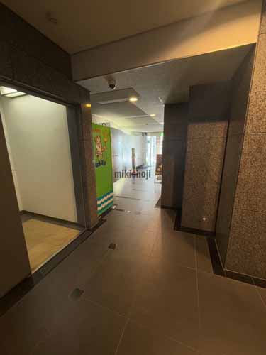 とのおかビル エントランス1