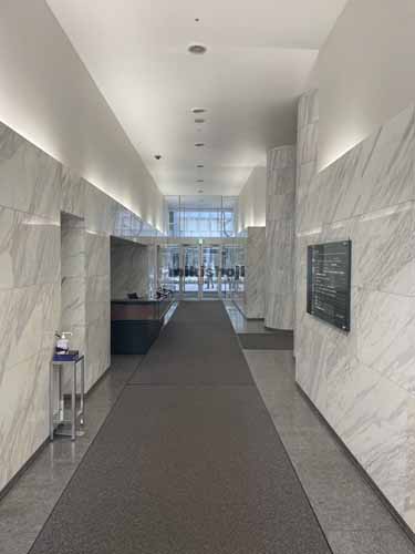 横浜メディア・ビジネスセンタービル エントランス2