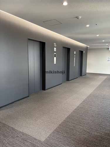 旭区のコプレ二俣川オフィス エレベーターホール1