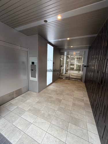 ＴＯＮＥＳ エントランス1