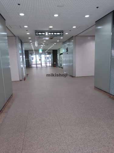 名駅・那古野の名古屋国際センタービル エントランス2