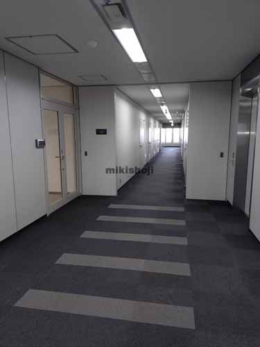 名駅・那古野の名古屋国際センタービル エレベーターホール1