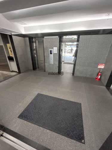 カネヨビル エントランス1