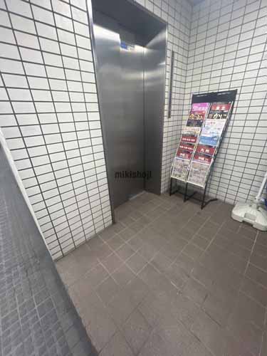 錦サンライズビル エレベーターホール1
