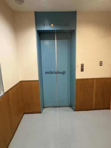 栄の本町牧野ビル エレベーターホール1