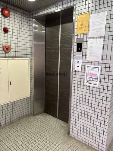 ＮＰＧビル エレベーターホール1