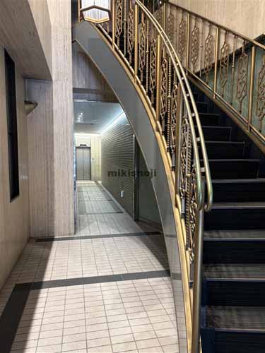 栄のメーゾンオザワビル エントランス1