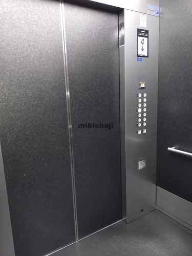 栄サンシティービル エレベーターホール3