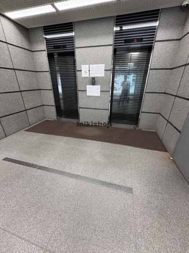 栄のヤスイビル エレベーターホール1