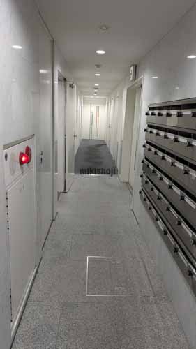 栄プラザビル エレベーターホール1