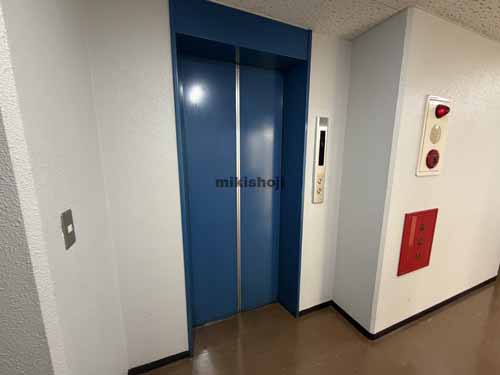静岡市全域の武田ビル エレベーターホール1