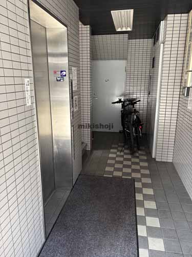 丸の内・錦の新村上ビル エレベーターホール1