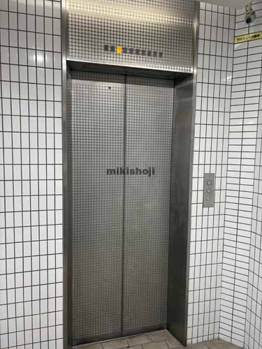栄のサカエスカイビル エレベーターホール1