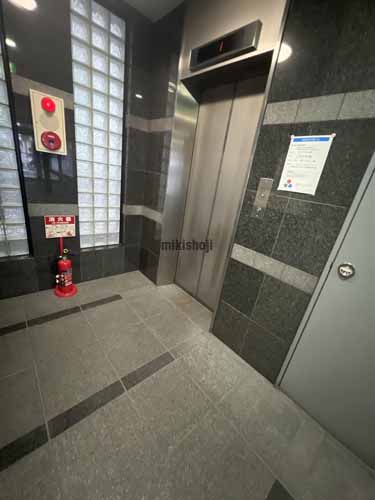 東山ビル エレベーターホール1