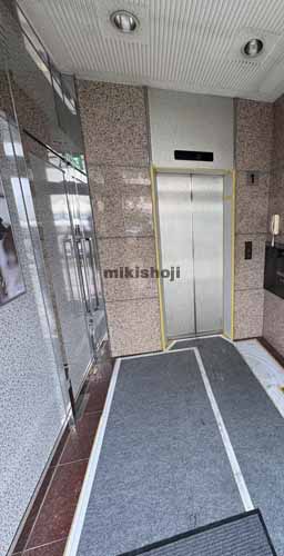 一宮市全域のマキノビル エレベーターホール1