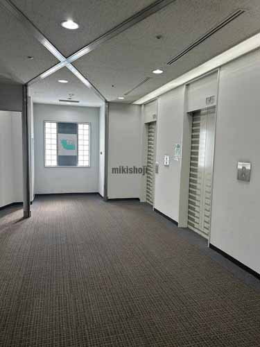 高岳パークビル エレベーターホール2